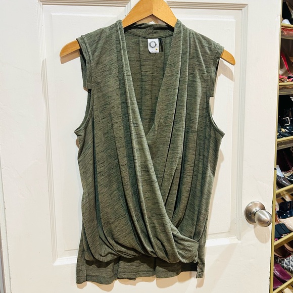 Anthropologie Akemi + Kin Olive Green Sleeveless Knit Wrap Top Casual Size L - Picture 3 of 6